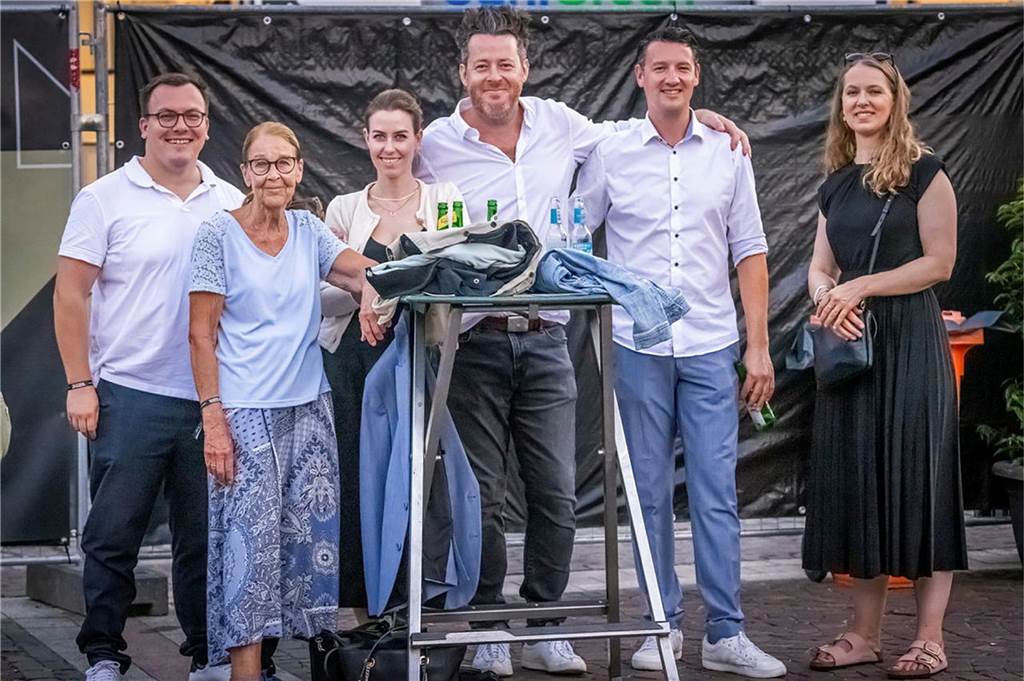 Filmmusik-Gala mit den Dortmunder Philharmonikern und mit Patricia Meeden auf dem Friedensplatz: Das Publikum war am Sonntagabend begeistert vom Abschluss der Cityring-Konzerte.