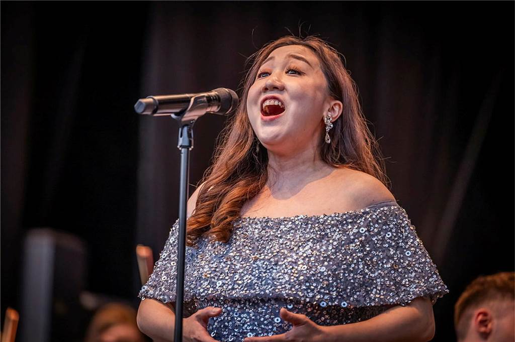 Filmmusik-Gala mit den Dortmunder Philharmonikern und mit Patricia Meeden auf dem Friedensplatz: Das Publikum war am Sonntagabend begeistert vom Abschluss der Cityring-Konzerte.