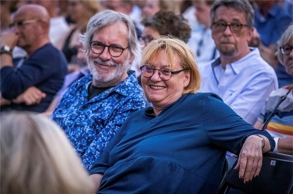 Filmmusik-Gala mit den Dortmunder Philharmonikern und mit Patricia Meeden auf dem Friedensplatz: Das Publikum war am Sonntagabend begeistert vom Abschluss der Cityring-Konzerte.