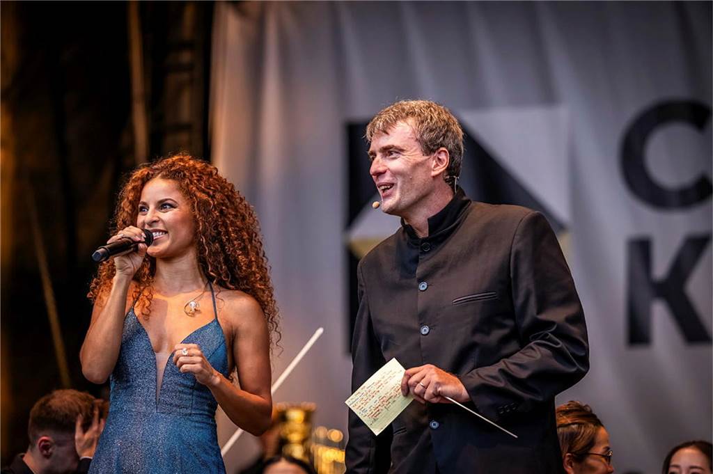 Filmmusik-Gala mit den Dortmunder Philharmonikern und mit Patricia Meeden auf dem Friedensplatz: Das Publikum war am Sonntagabend begeistert vom Abschluss der Cityring-Konzerte.