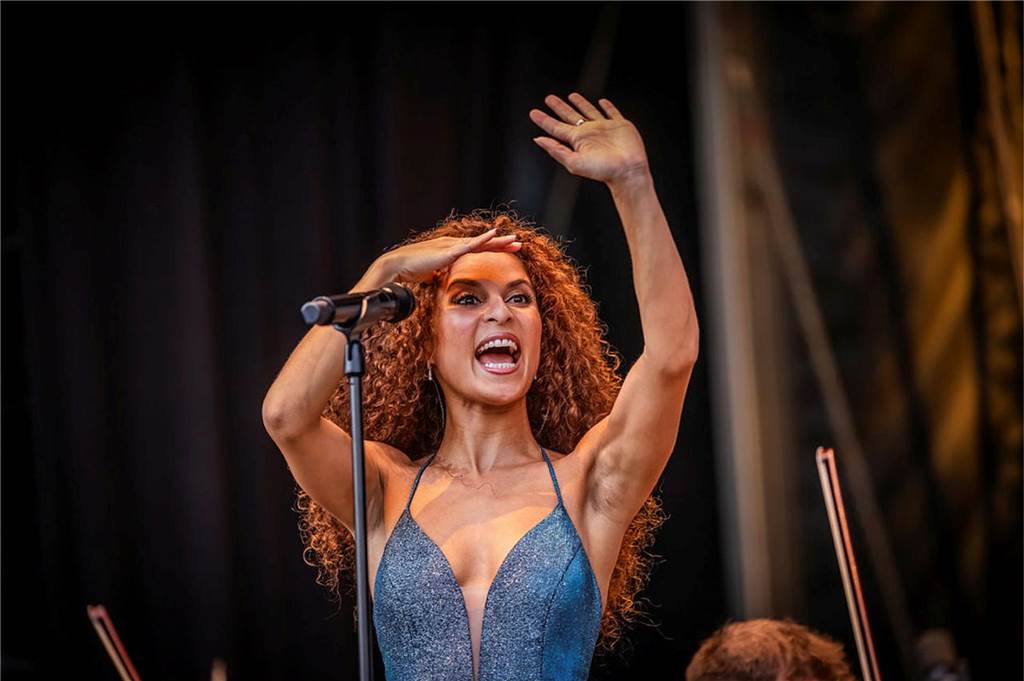 Filmmusik-Gala mit den Dortmunder Philharmonikern und mit Patricia Meeden auf dem Friedensplatz: Das Publikum war am Sonntagabend begeistert vom Abschluss der Cityring-Konzerte.