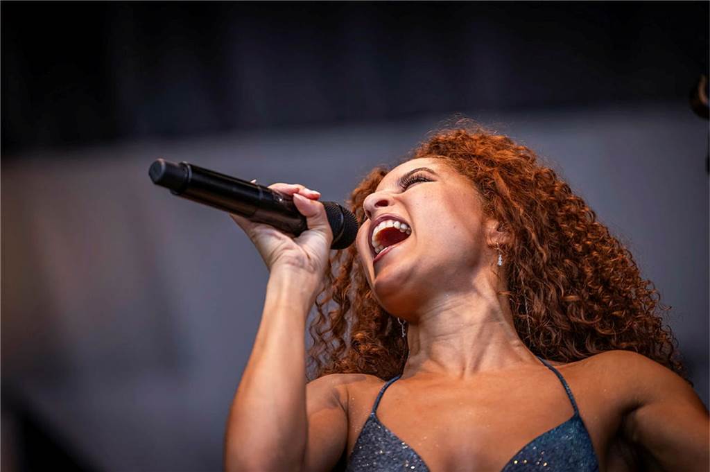 Filmmusik-Gala mit den Dortmunder Philharmonikern und mit Patricia Meeden auf dem Friedensplatz: Das Publikum war am Sonntagabend begeistert vom Abschluss der Cityring-Konzerte.