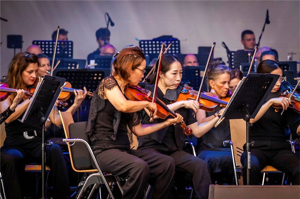 Filmmusik-Gala mit den Dortmunder Philharmonikern und mit Patricia Meeden auf dem Friedensplatz: Das Publikum war am Sonntagabend begeistert vom Abschluss der Cityring-Konzerte.