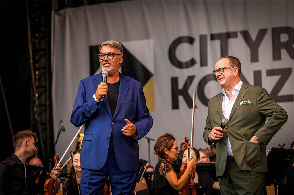 Filmmusik-Gala mit den Dortmunder Philharmonikern und mit Patricia Meeden auf dem Friedensplatz: Das Publikum war am Sonntagabend begeistert vom Abschluss der Cityring-Konzerte.