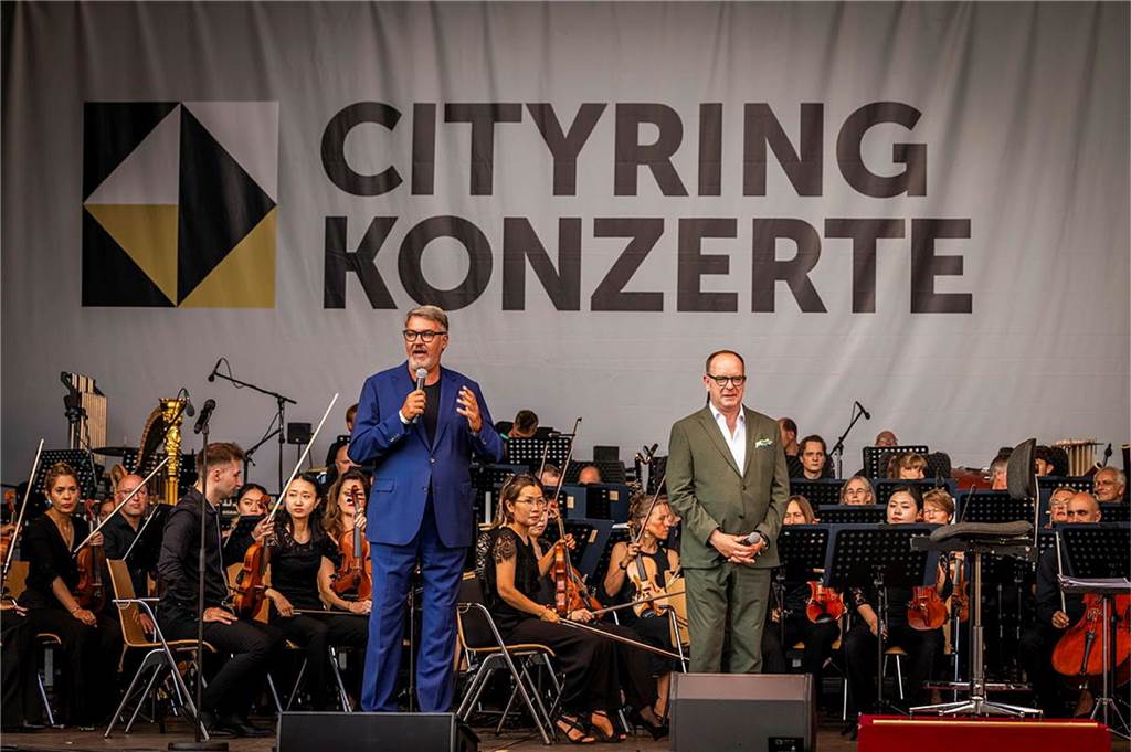 Filmmusik-Gala mit den Dortmunder Philharmonikern und mit Patricia Meeden auf dem Friedensplatz: Das Publikum war am Sonntagabend begeistert vom Abschluss der Cityring-Konzerte.