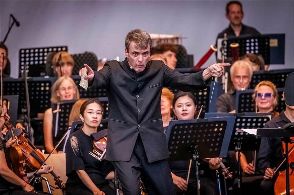 Filmmusik-Gala mit den Dortmunder Philharmonikern und mit Patricia Meeden auf dem Friedensplatz: Das Publikum war am Sonntagabend begeistert vom Abschluss der Cityring-Konzerte.
