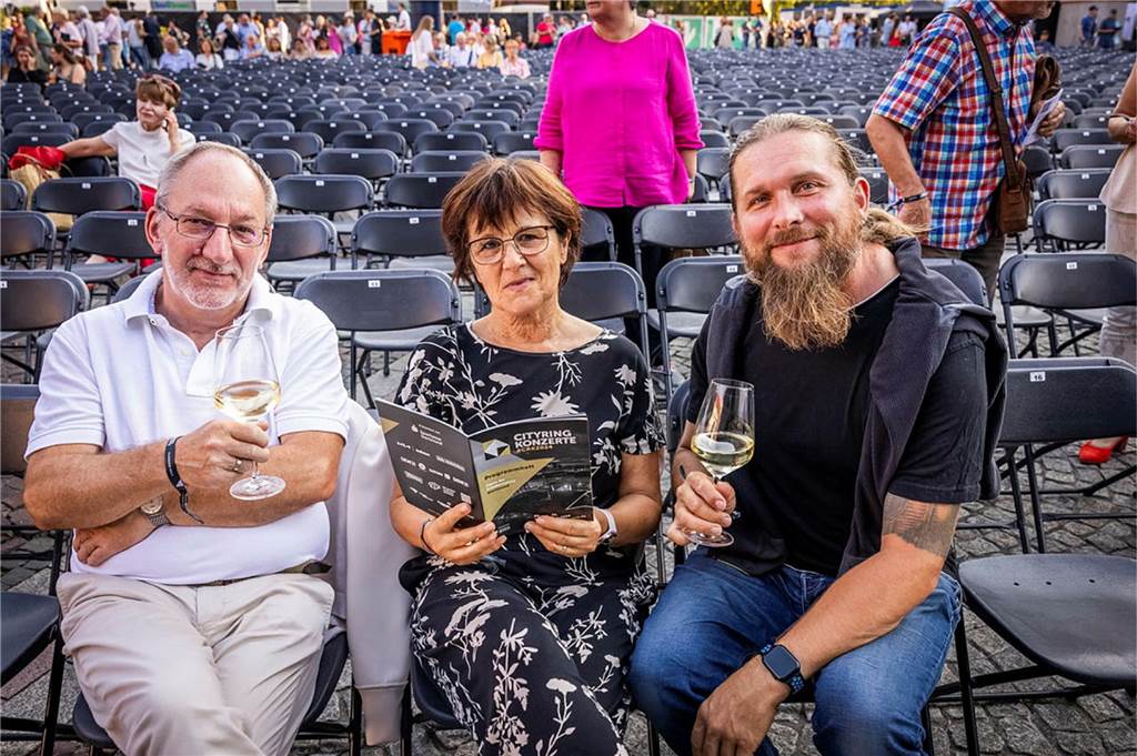 Filmmusik-Gala mit den Dortmunder Philharmonikern und mit Patricia Meeden auf dem Friedensplatz: Das Publikum war am Sonntagabend begeistert vom Abschluss der Cityring-Konzerte.