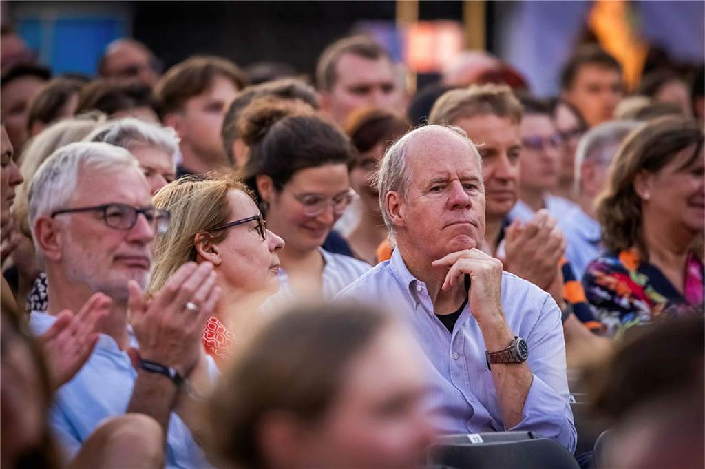 Filmmusik-Gala mit den Dortmunder Philharmonikern und mit Patricia Meeden auf dem Friedensplatz: Das Publikum war am Sonntagabend begeistert vom Abschluss der Cityring-Konzerte.