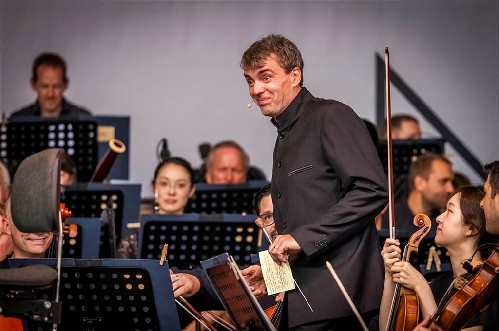 Filmmusik-Gala mit den Dortmunder Philharmonikern und mit Patricia Meeden auf dem Friedensplatz: Das Publikum war am Sonntagabend begeistert vom Abschluss der Cityring-Konzerte.