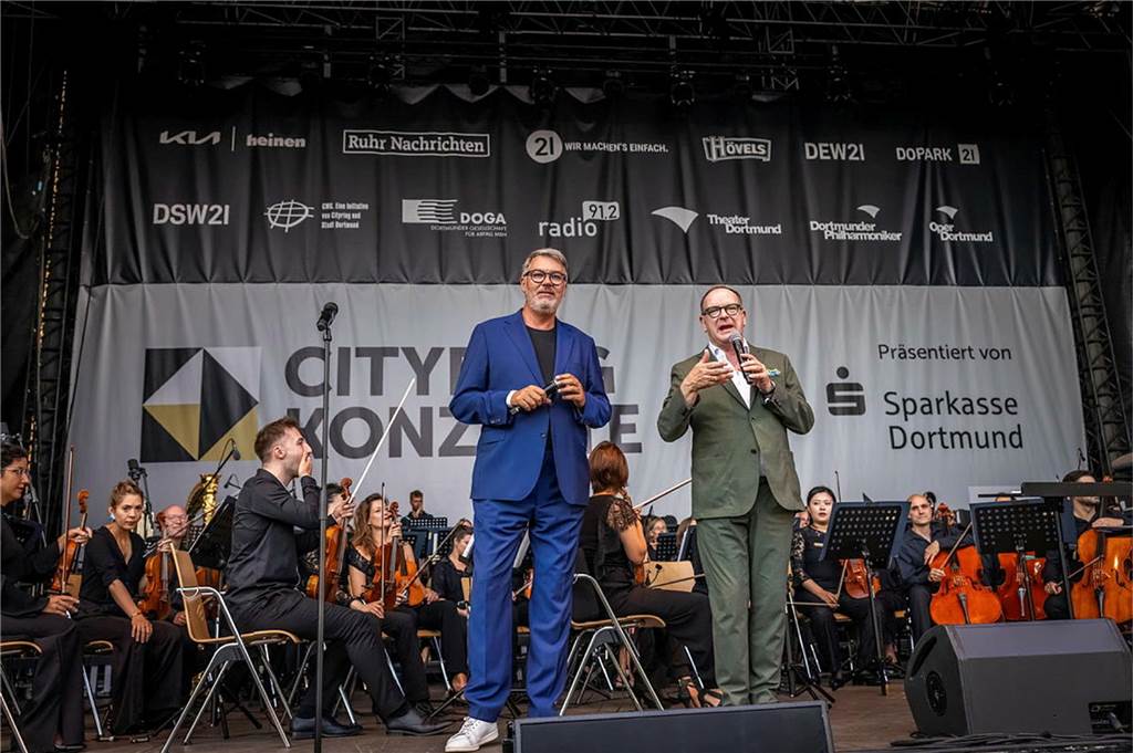 Filmmusik-Gala mit den Dortmunder Philharmonikern und mit Patricia Meeden auf dem Friedensplatz: Das Publikum war am Sonntagabend begeistert vom Abschluss der Cityring-Konzerte.