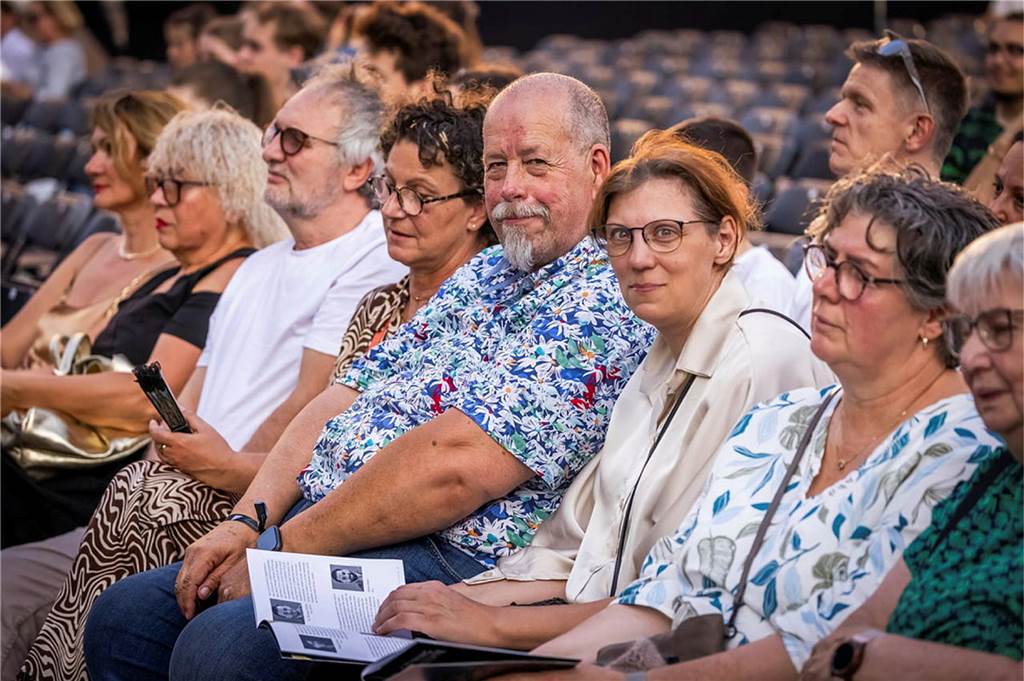 Filmmusik-Gala mit den Dortmunder Philharmonikern und mit Patricia Meeden auf dem Friedensplatz: Das Publikum war am Sonntagabend begeistert vom Abschluss der Cityring-Konzerte.
