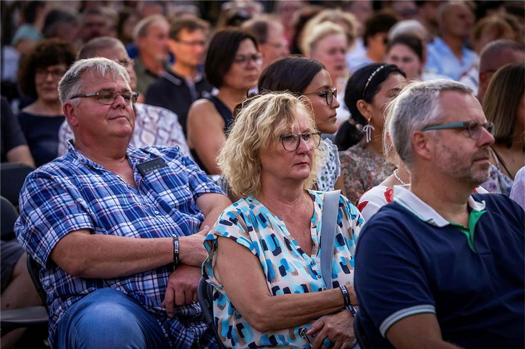 Filmmusik-Gala mit den Dortmunder Philharmonikern und mit Patricia Meeden auf dem Friedensplatz: Das Publikum war am Sonntagabend begeistert vom Abschluss der Cityring-Konzerte.