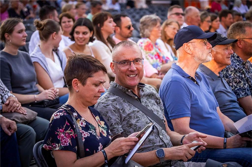 Filmmusik-Gala mit den Dortmunder Philharmonikern und mit Patricia Meeden auf dem Friedensplatz: Das Publikum war am Sonntagabend begeistert vom Abschluss der Cityring-Konzerte.