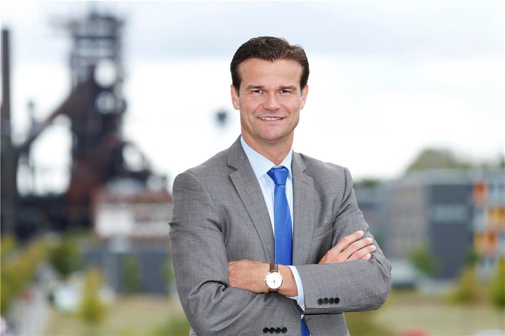 Absturz der Compleo-Aktie: „Habe einen Verlust von über 40 Prozent“ Finanzexperte Boris Fahle rät Anlegern, jetzt wachsam zu sein und das Unternehmen Compleo gut zu beobachten. Allgemein sei die Stimmung an der Börse gerade negativ. „Der Wachstumsmarkt wird abgestraft“, sagt er.