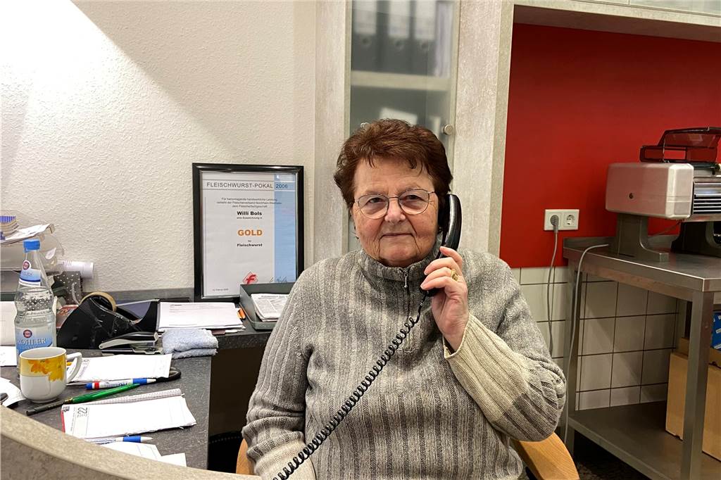 Letzter Tag der Fleischerei Bols: „Für meine Mutter ist es am härtesten“ Finchen Bols (82) arbeitet seit 70 Jahren im Castrop-Rauxeler Familienunternehmen mit.