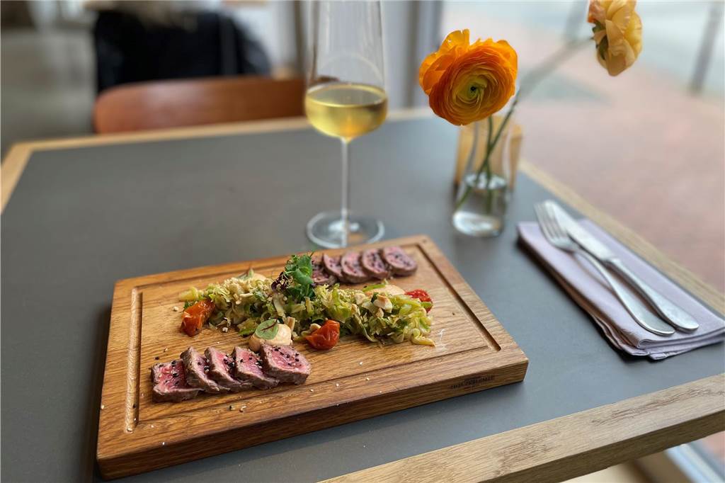 Fine Dining im Schmit's: tolles Fleisch, grandioser Wein.