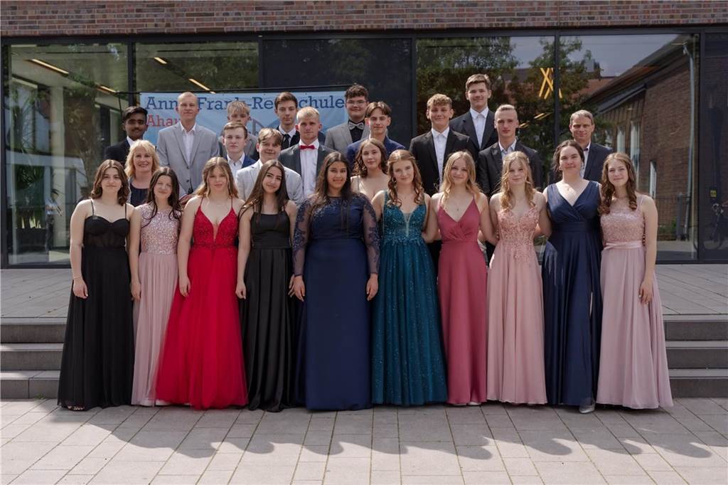 Anne-Frank-Realschule Ahaus: 150 Abschlusszeugnisse feierlich überreicht Finn Anton, Sudenur Aslan, Michael Böckmann, Pepe Böckmann, Lea Böser, Johanna Daniels, Ilham Jasmin Djellid, Anna Dresemann, Anton Gessler, Shane Kardasz, Kimi Fynn Kirch, Mikolaj Matuszewski, Jan Philip Mensing, Paula Meyer, Jeyanthan Naveethan, Kim Hannah Niehues, Leni Osterkamp, Aleyna Otman, Nele Reinermann, Louis Reiss, Marwin Roddeck, Romulus Thönissen, Sean Malcolm Wiener, Maria Wolak
