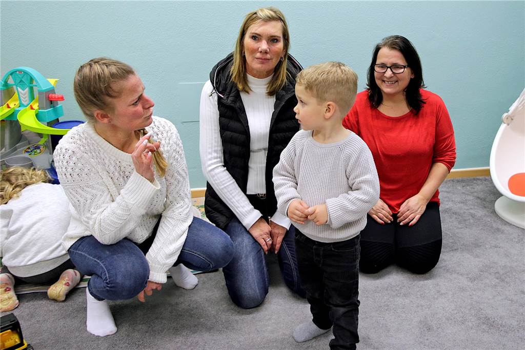 Die Tagesmütter der Seestadtkids mit Finn.