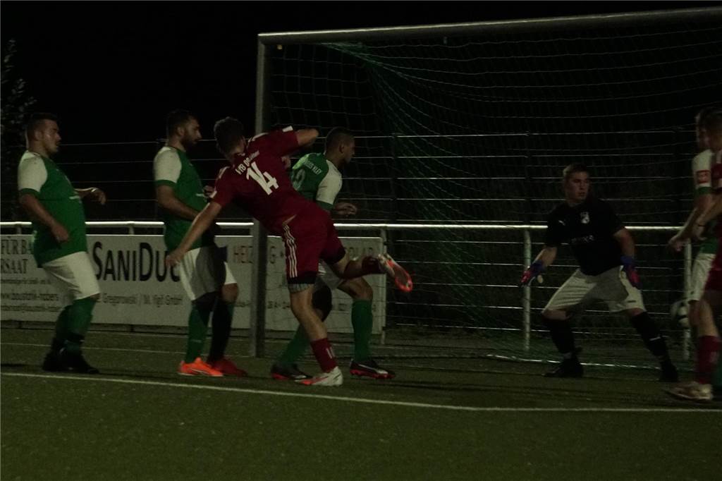 VfB Lünen zieht in nächste Pokalrunde ein Finn Welter (Nr. 14) erzielt das 2:0 für den VfB Lünen.