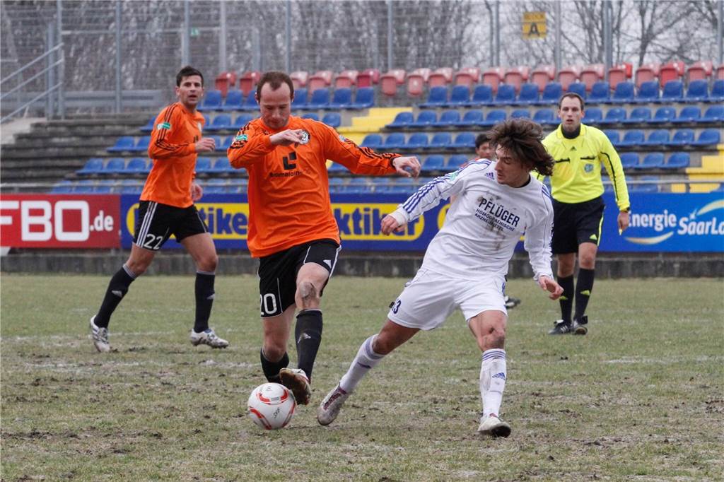 Fischer war in einigen Vereinen unterwegs und spielte lange mindestens in der Oberliga.