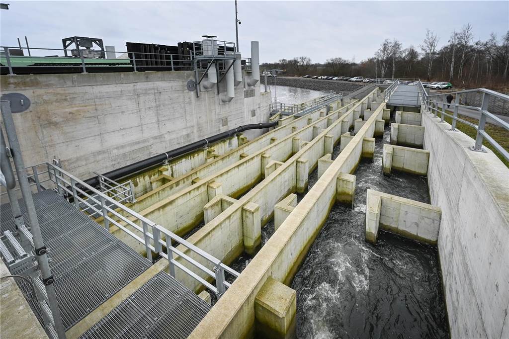 Wasserwehr Buddenburg: Lippeverband reagiert auf WWF-Rückbau-Vorschlag Eine Fischtreppe am Wasser.