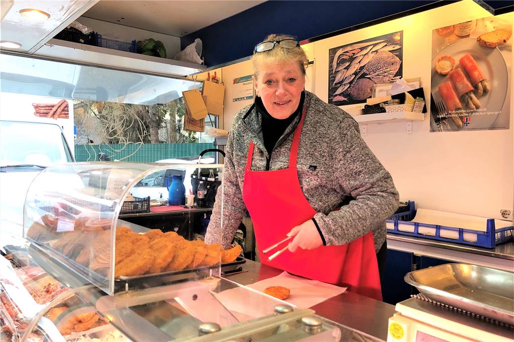 Empörung über City-Toilette: „Die stinkt wie ein Plumpsklo“ Fischverkäuferin Petra Grabe ist froh, dass sie manchmal auch die Toilette des Lotto-Büdchens an der Martener Straße nutzen darf.