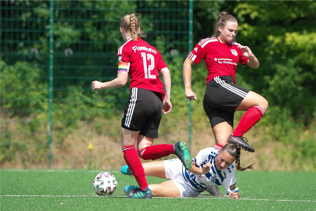 Schock für Flaesheim: Schwere Verletzung bedeutet wohl das Saisonaus Flaesheims Nina Vandrey (r.) hat sich im zweiten Testspiel des Westfalenliga-Aufsteigers schwer verletzt.