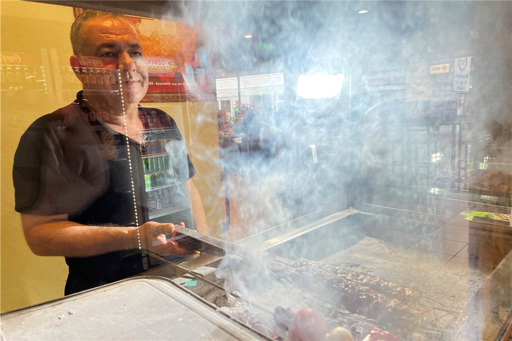 Pizza Margherita für 8 Euro, Döner über 6 Euro: Fastfood wird teurer Fleisch ist nicht nur für den Topkapi Grill teurer im Einkauf geworden.