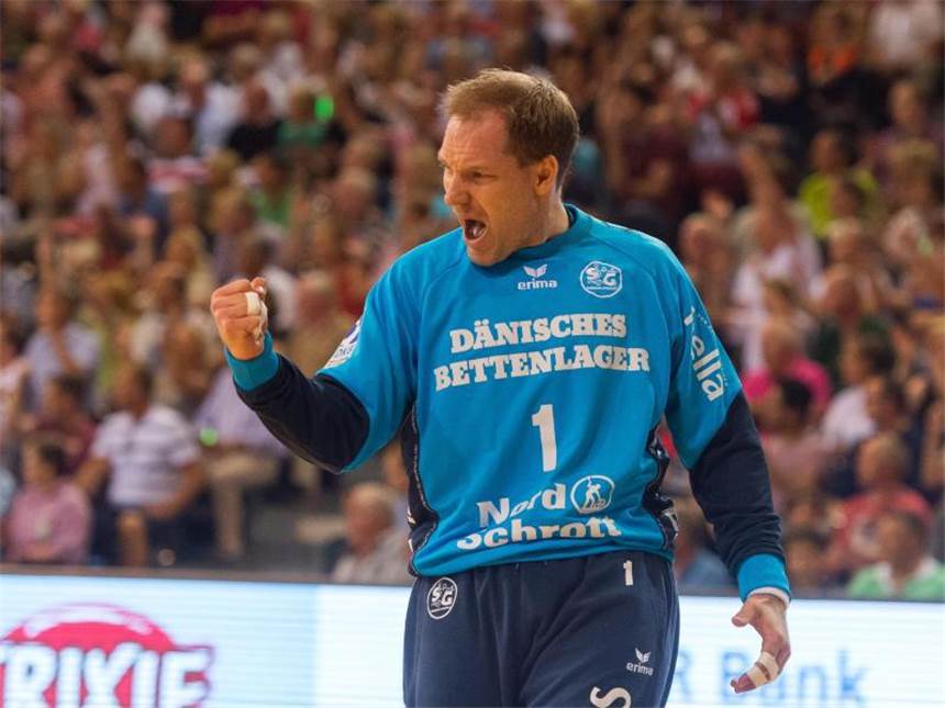 Flensburgs Andersson lässt Meister-Löwen verzweifeln Flensburgs Torhüter Mattias Andersson zeigte eine überragende Leistung gegen die Rhein-Neckar Löwen. Foto: Bejamin Nolte