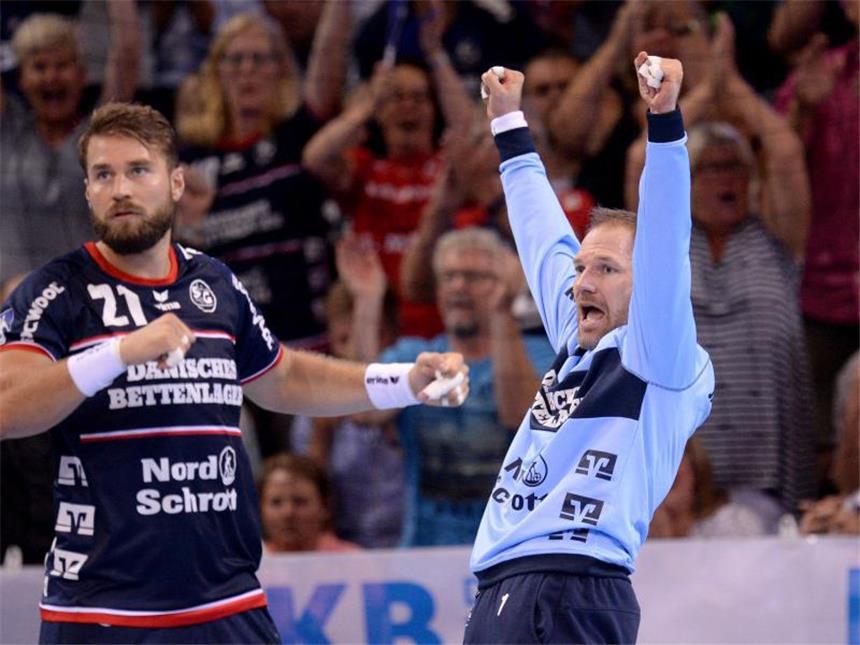 Flensburg schlägt Handball-Meister Rhein-Neckar Löwen Flensburgs Torwart Mattias Andersson war einer der Sieggaranten gegen Meister Rhein-Neckar Löwen. Foto: Daniel Reinhardt