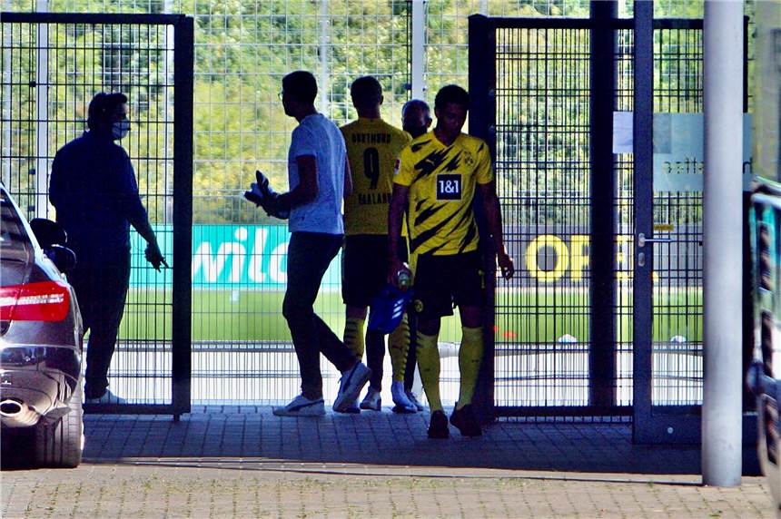 Media Day unter besonderen Umständen - BVB-Bosse beziehen neue Büros Fliegender Wechsel beim Media Day: Erling Haaland geht, Jude Bellingham kommt.
