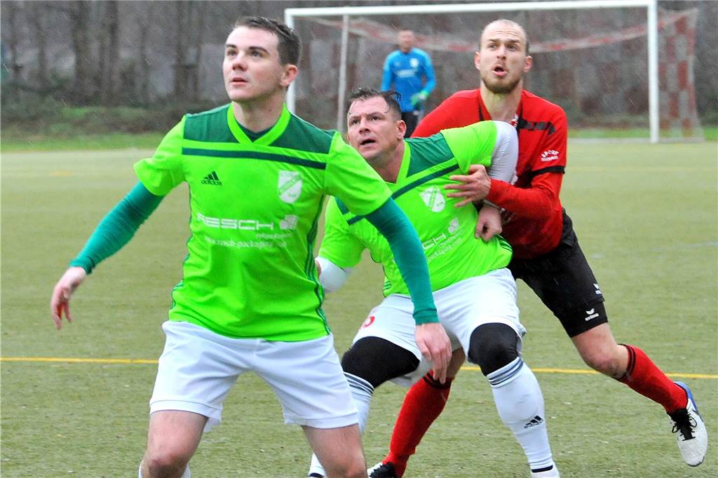Bekanntes Gesicht des ASC 09 Dortmund läuft plötzlich für den ETuS/DJK Schwerte auf Florian Bartel (l.) lief überraschend für den ETuS auf.