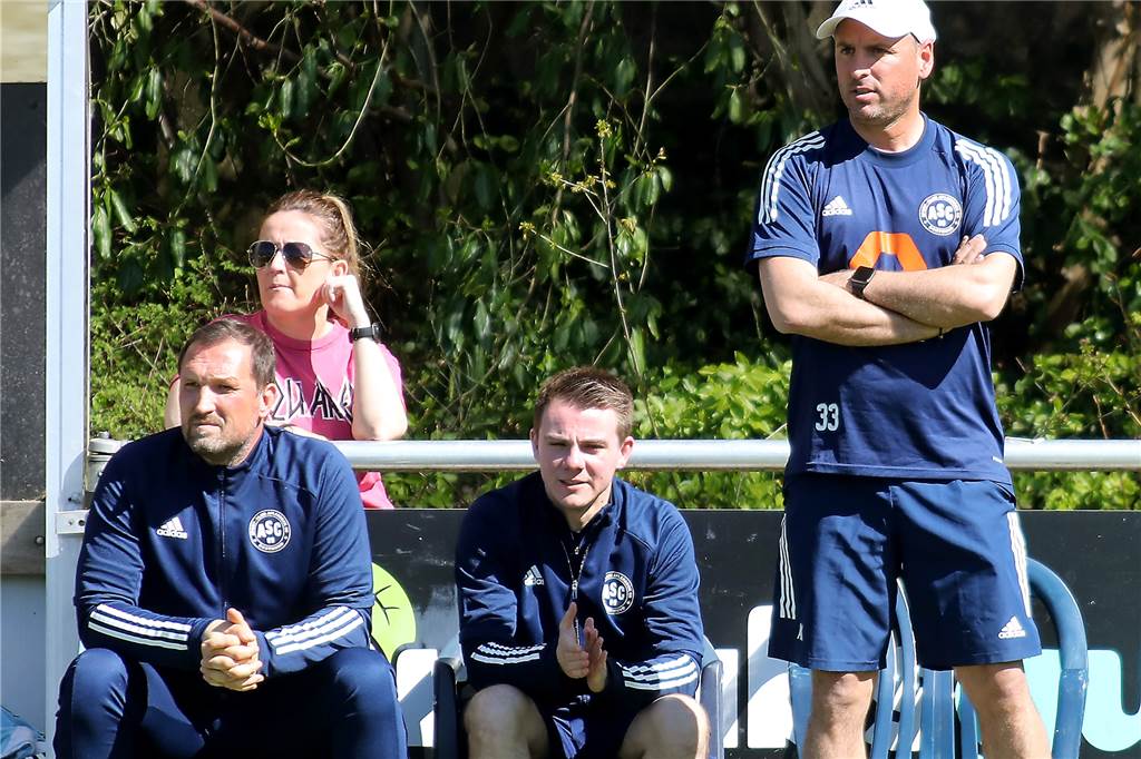 Der Neue für den TuS Bövinghausen: Diesmal kommt der Video-Guru des ASC 09 Dortmund Florian Bartel (Mitte) verlässt wechselt zum TuS Bövinghausen.