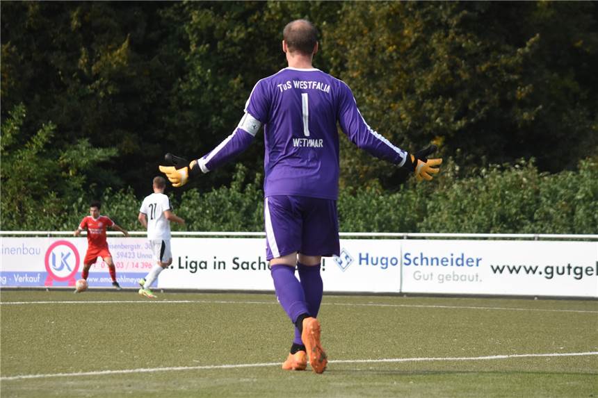 Video: „Affenkopp“ Fischer zeigt es den Mühlhausen-Fans und hält Strafstoß Florian Fischer nach dem Patzer zum 1:2 - später konnte er sich aber noch auszeichnen. m
