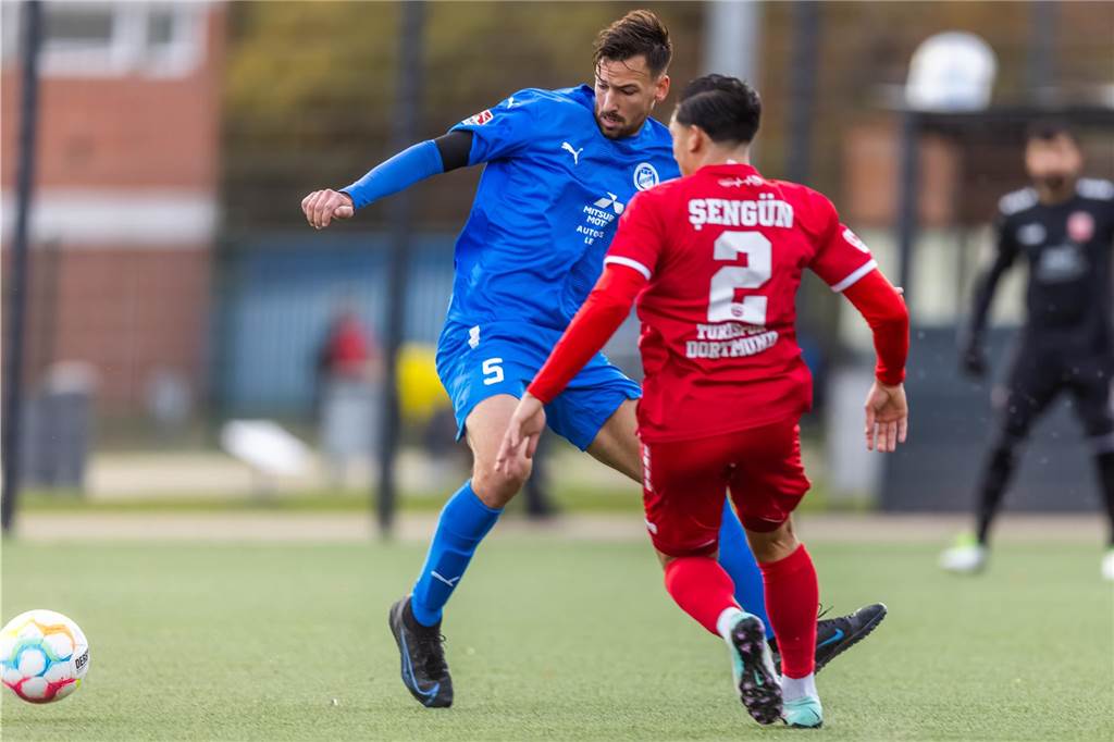Florian Gondrum gehört auch auf dem Feld zu den wichtigsten Säulen des FC Brünninghausen.