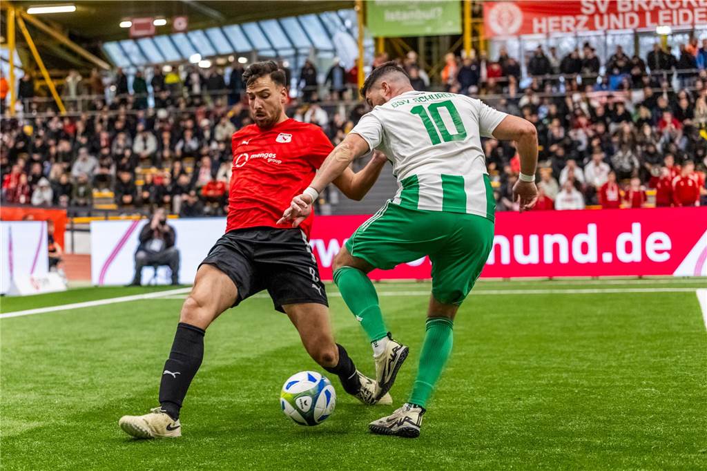 Krimi zwischen ASC 09 und Türkspor im Halbfinale: Westfalia Huckarde stürmt ins Endspiel Florian Gondrum dreht am Finaltag der Dortmunder Hallenstadtmeisterschaft auf.