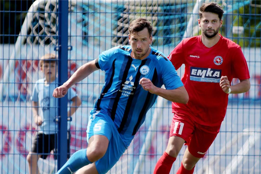 Florian Gondrum (l.) traf dreifach gegen Westfalia Herne.