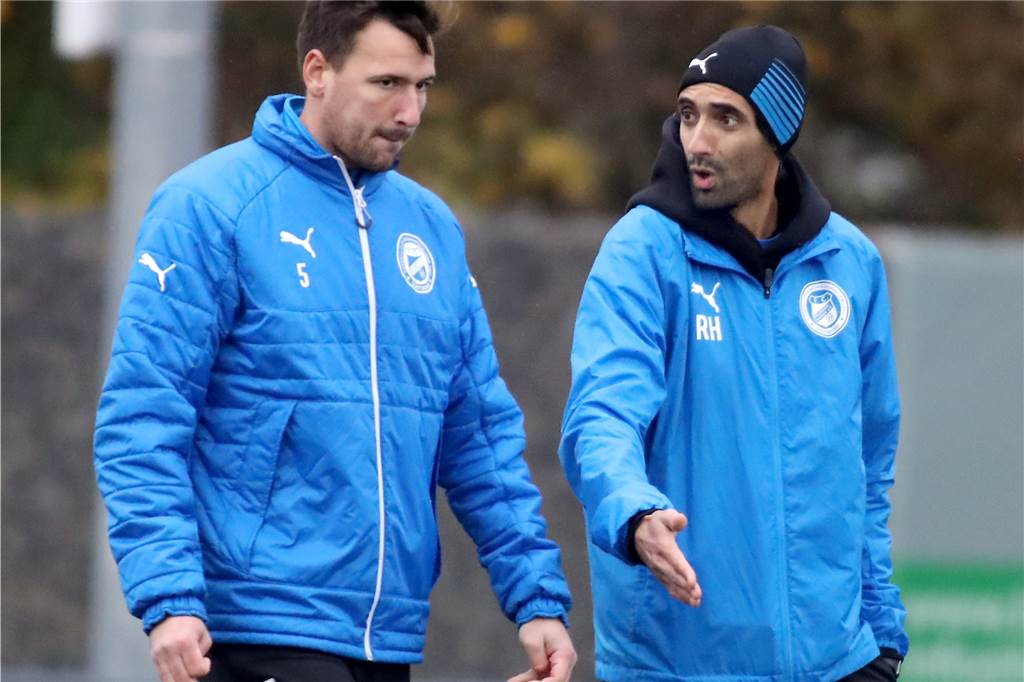 Liskunov fliegt aus Startelf – ausgerechnet gegen den Klub, mit dem er eine Vorgeschichte hat Florian Gondrum (l.) und Rafik Halim entschieden sich am Sonntag zunächst gegen Dietrich Liskunov.