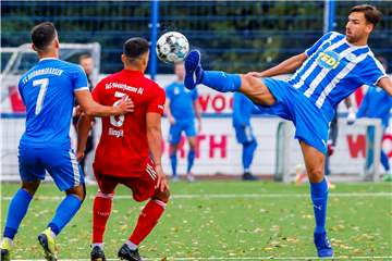 Florian Gondrum (r.) ist Spielertrainer des FC Brünninghausen.