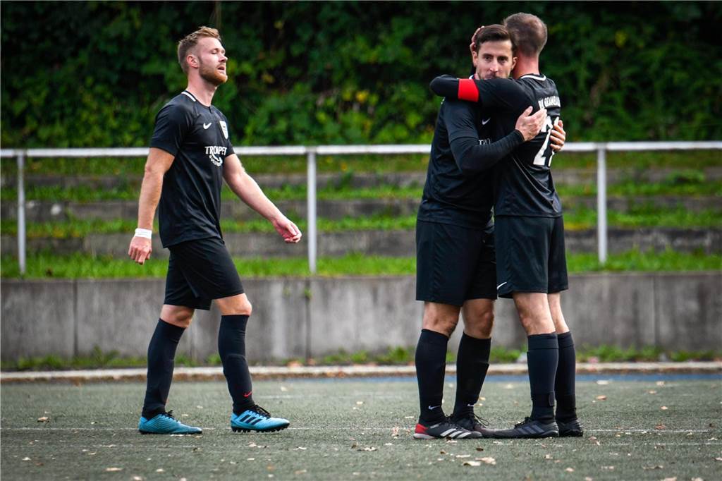 BV Brambauer geht seinen Weg weiter Florian Kemna, Dennis Köse und Joel Razanica bleiben dem BV Brambauer erhalten.
