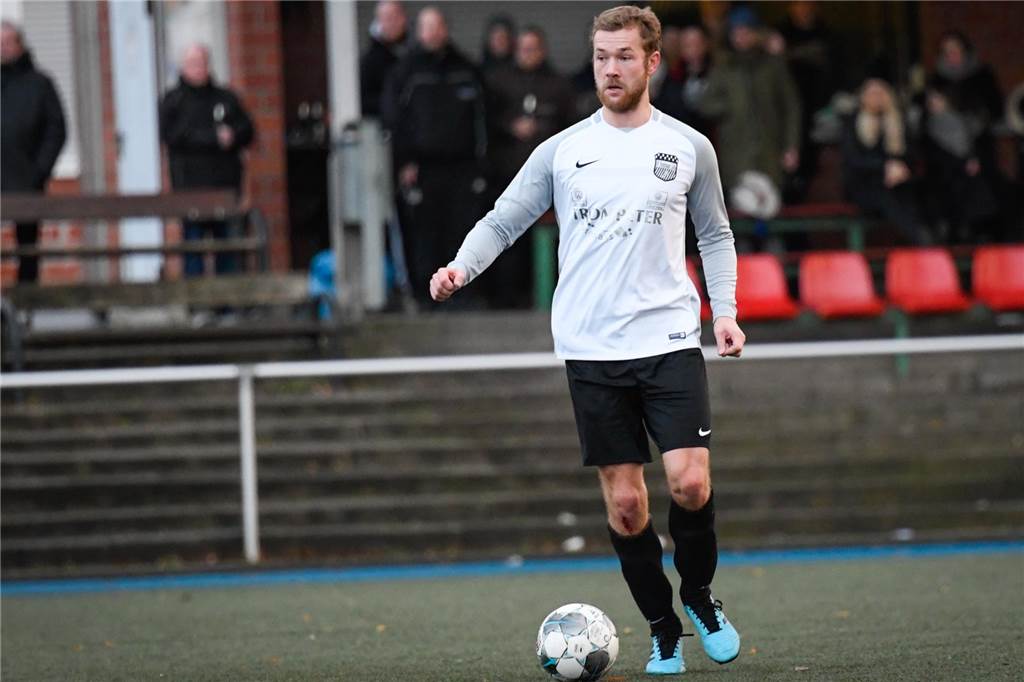 Brambaueraner Verteidiger widerspricht Trainerlob: „Ich hab das eigentlich nicht so gesehen“ Florian Kemna will sich und seine Leistung im BVB-Trikot nicht hervorheben.