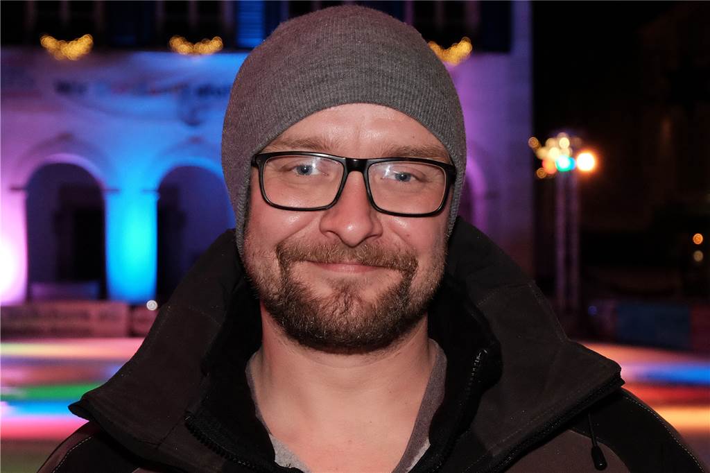 Eisfläche auf dem Dorstener Marktplatz wird wetterfest Florian Klomfaß organisiert und moderiert wieder die Eisstockmasters.