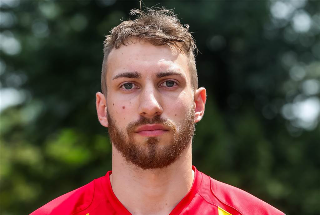 SV Brackel schnappt sich einen Offensivspieler des Landesliga-Konkurrenten Westfalia Wickede Florian Knafla blickt in die Kamera.