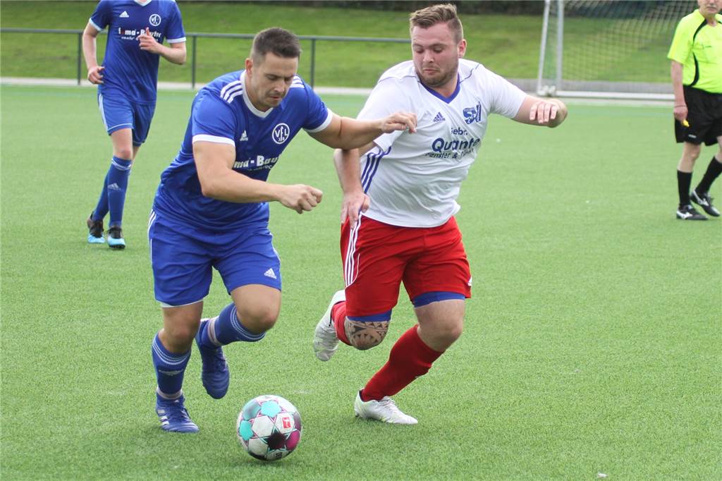 „Es ist irgendwie komisch“: Der SV Südkirchen und die Suche nach dem Erfolgserlebnis Florian Knittel (r.) glaubt an einen guten Rückrundenstart.