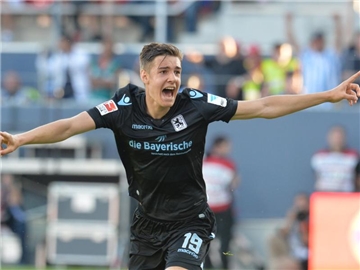 Florian Neuhaus hat bei Borussia Mönchengladbach einen langfristigen Vertrag unterschrieben. Foto: Timm Schamberger