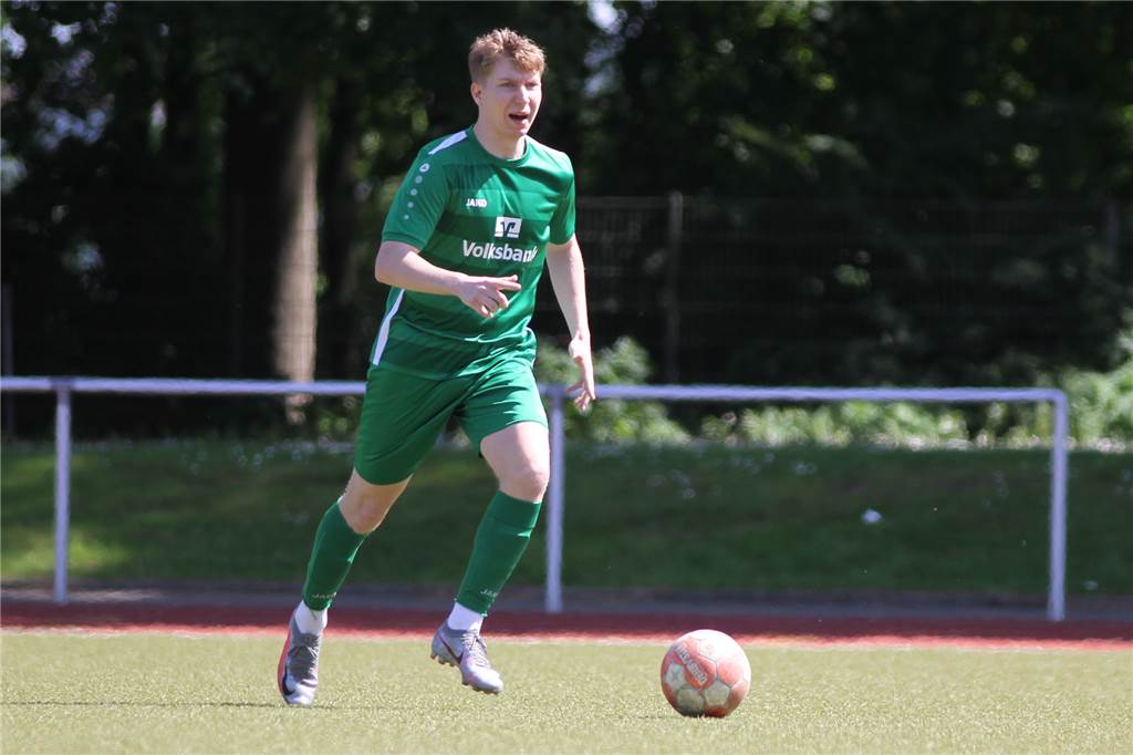 Die Gewinner und Verlierer des Jahres 2022: Überragende Leistungen und Pechvögel Florian Olbrich absolvierte noch kein Spiel für den FC Nordkirchen. Hier trägt er noch das Trikot des SuS Olfen.
