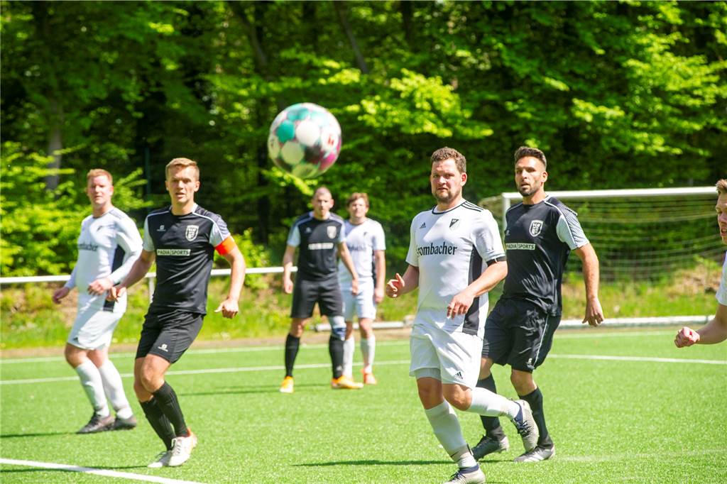 Große Unterschiede: Wie abhängig waren Halterner Teams von ihren Torjägern? Florian Wessels (weißes Trikot) erzielte 19 der 46 Tore des SV Lippramsdorf II, womit er im Ranking ganz oben steht.