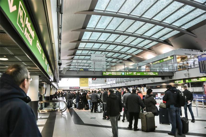 Polizei schnappt international gesuchten Mörder Flüge wurden gecancelled, Passagiere bekamen ihr Gepäck zurück, es wird ausdauernd geräumt: Das ist die Situation am Dortmunder Flughafen.