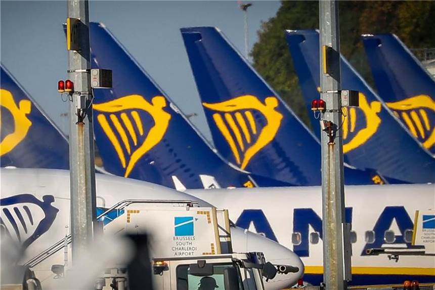 Verdi verhandelt mit Ryanair über deutsche Flugbegleiter Flugzeuge von Ryanair stehen während eines Streiks von Piloten der irischen Low-Cost-Airline am Flughafen Charleroi in Belgien Foto: Virginie Lefour