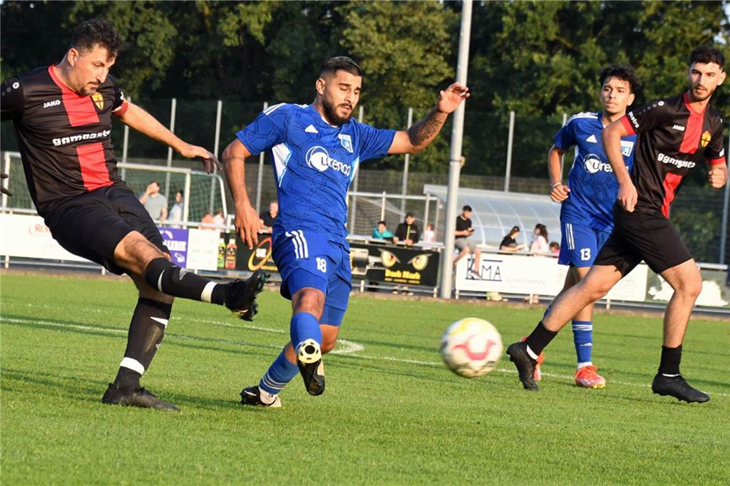 Fortuna Gronau und Jani Fahad (M.) erreichten gegen Turo d'Izlo das Endspiel